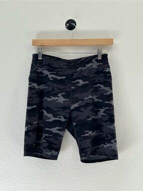 Maurices Women's Black and Gray Camo Athletic Shorts Fitness Gym Running| Size M